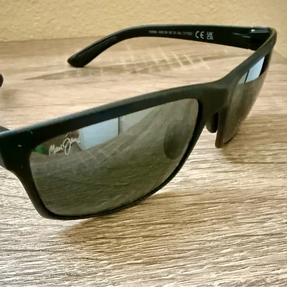 Maui Jim Men’s Sunglasses - Picture 10 of 13
